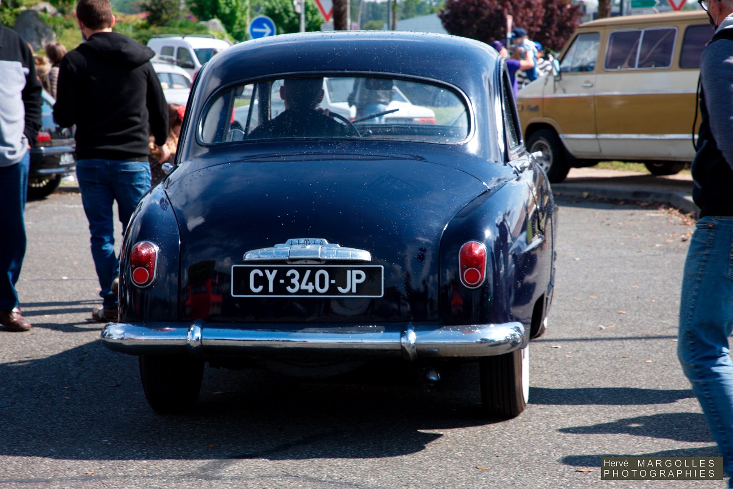 Simca Aronde-02.jpg